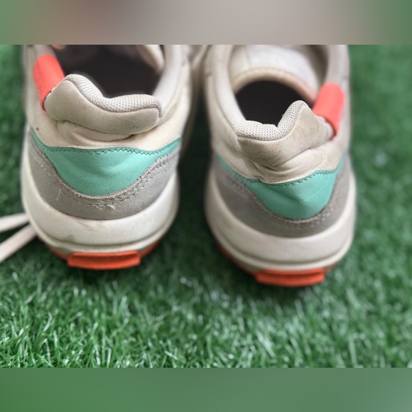 Adidas
(WMNS) adidas Retrorun 'White Signal Coral'‎ EH1858 Size 6.5 - Picture 4 of 8